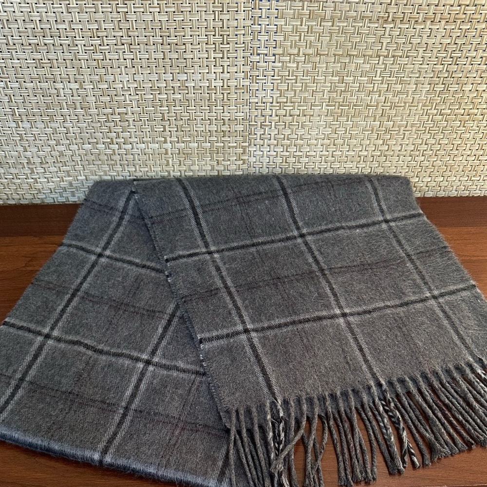 🌟HP🌟VTG 2000s Italian Made Unisex Soft Gray Acrylic Window Pane Plaid Scarf - Picture 2 of 8